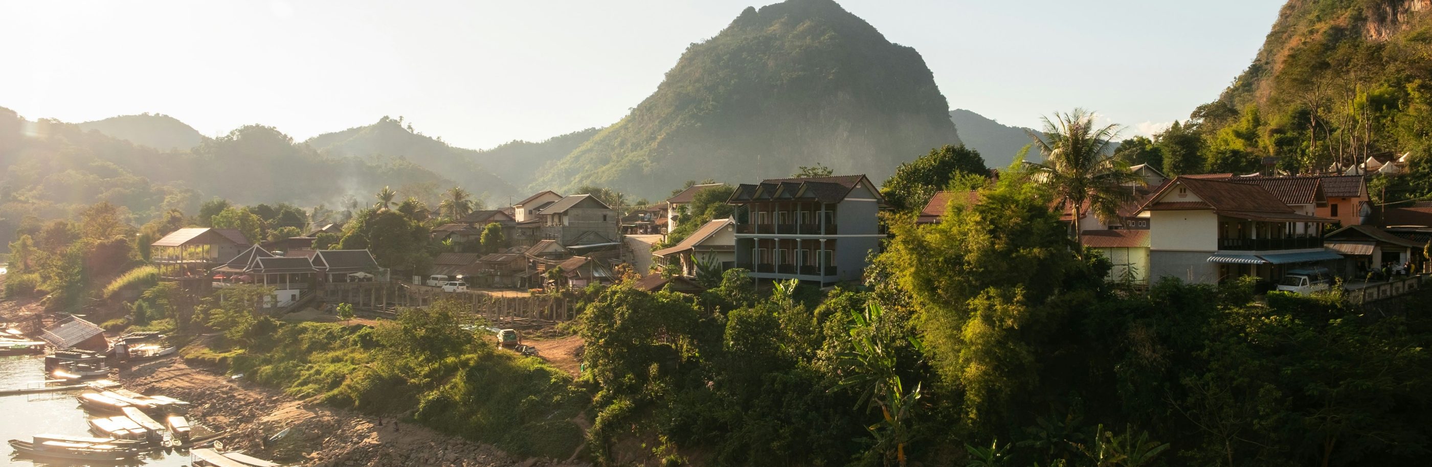 Laos_bandeau_teodor-kuduschiev