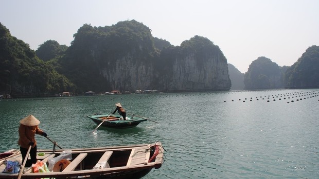 Barques sur un lac vietnamien