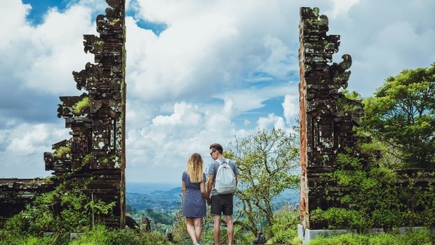 Couple, voyage de noce à Bali, temple