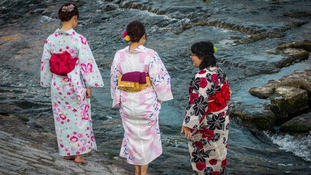 femmes en kimono à Kyoto