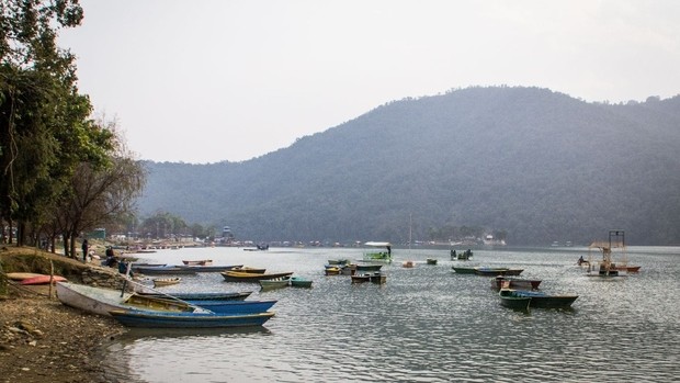 lac de Pokhara au Népal