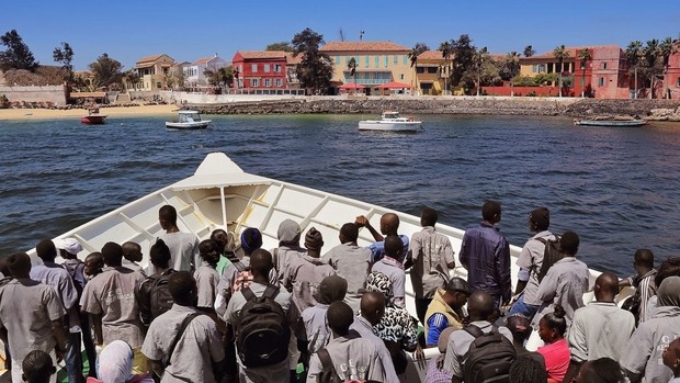 chaloupe vers l'île de Gorée