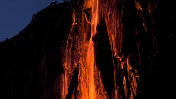 Chute de Horsetail de nuit