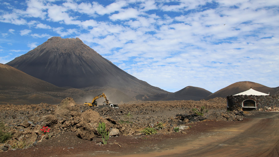 Travaux dans le cratère de Fogo