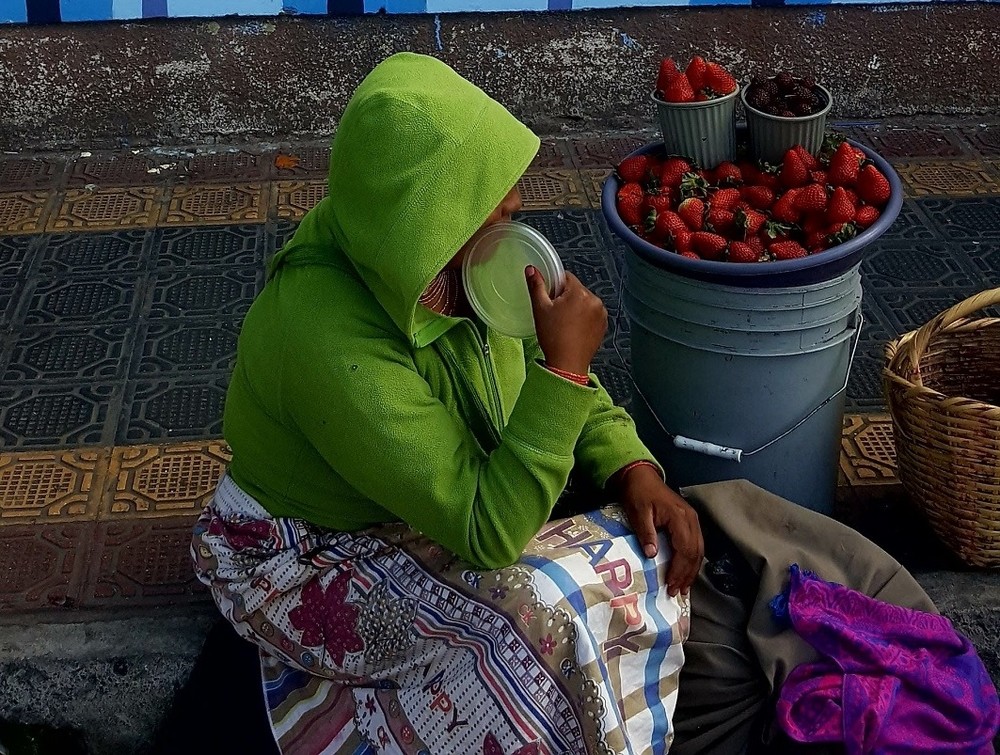 Femme au marché d'Otavalo