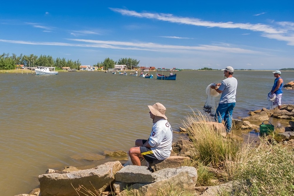 Les pêcheurs attendent le bon moment..