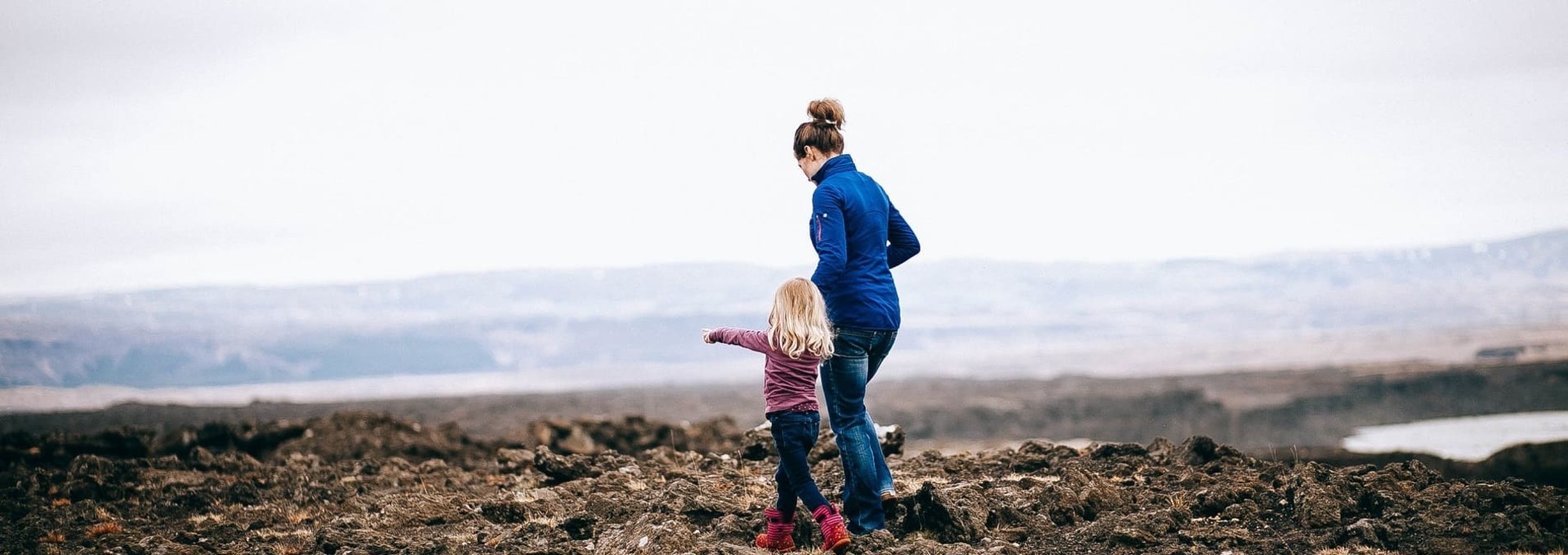 Parents en liberté : Dans la nature islandaise avec bébé