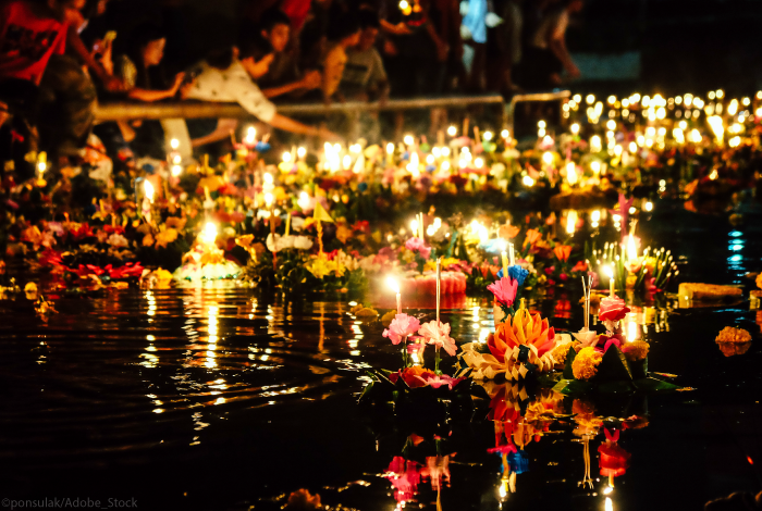 fleurs-festival-lanternes-thailande-eau